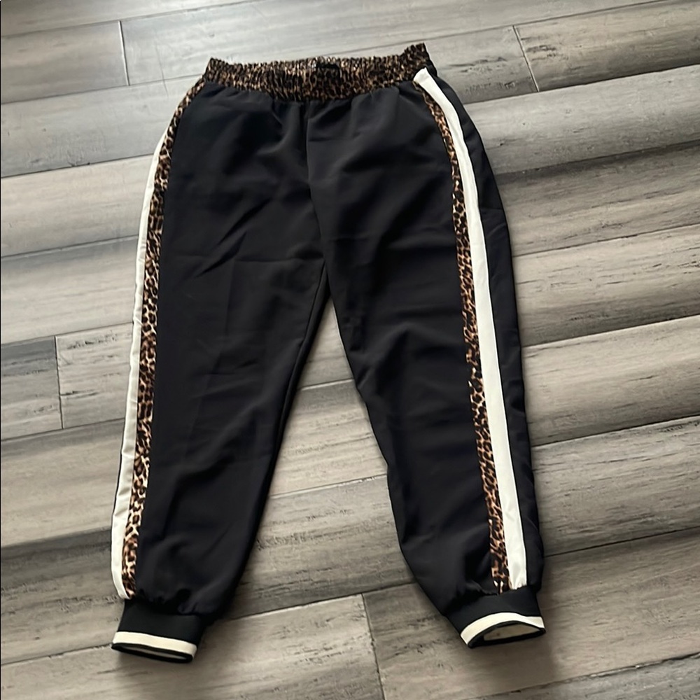 Zara Basic Women's Size XS Black Joggers Pants with Animal Print